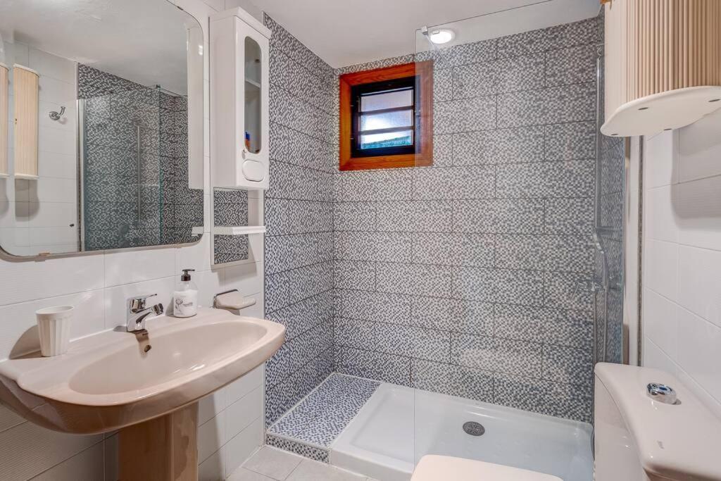 Compostella - 2 Bedroom Apartment Arona (Tenerife)